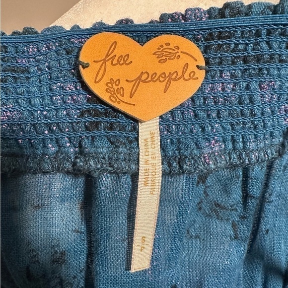 Free People Women’s Sleeveless Spaghetti Boho Strap Tank Top size Small - Picture 7 of 7